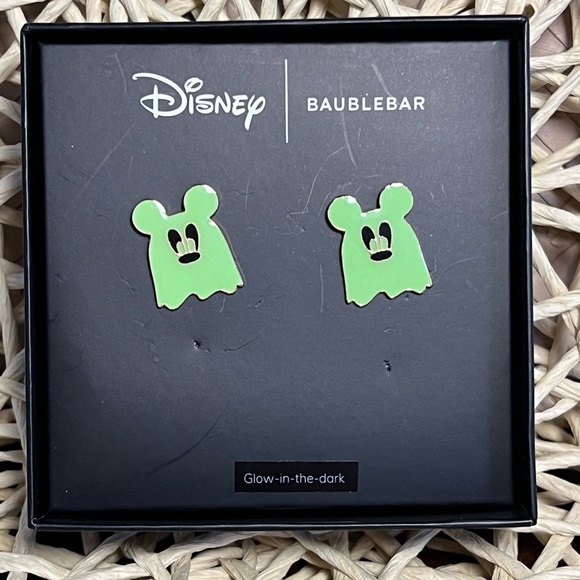 DISNEY X BAUBLEBAR • GLOW IN THE DARK • GHOST STUD EARRINGS - Picture 4 of 6